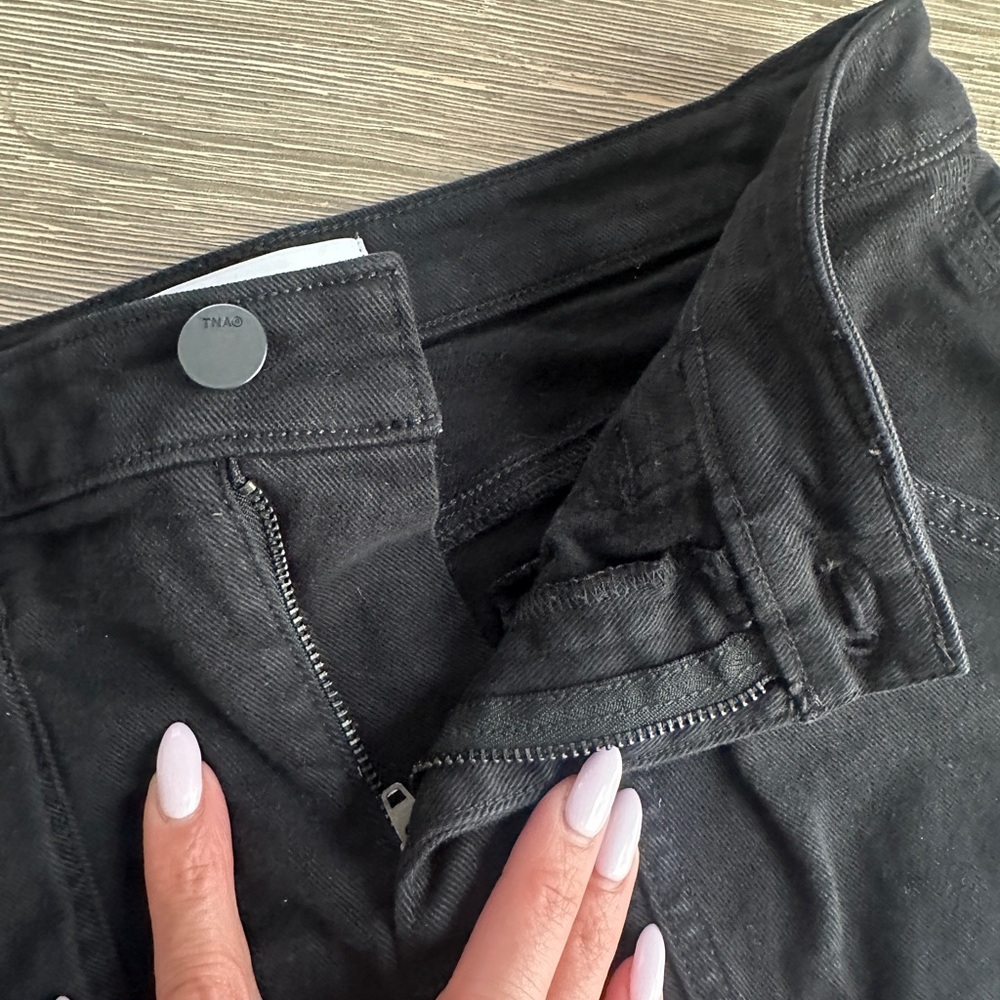 Aritzia TNA Black Cargo Skirt - Picture 4 of 5